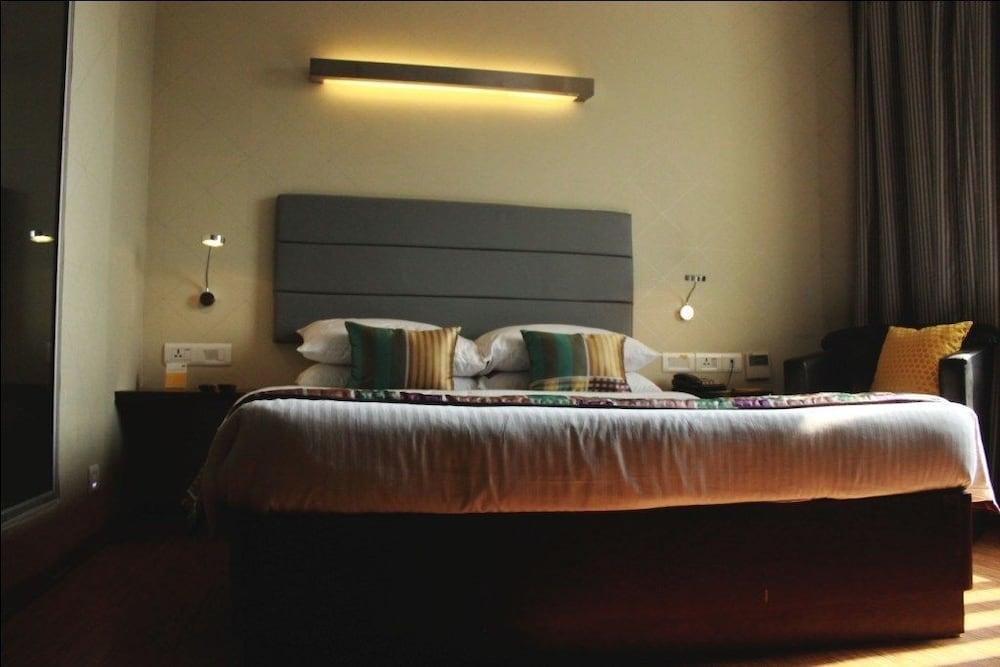 Keys Prima By Lemon Tree Hotels, Pimpri, Pune Buitenkant foto