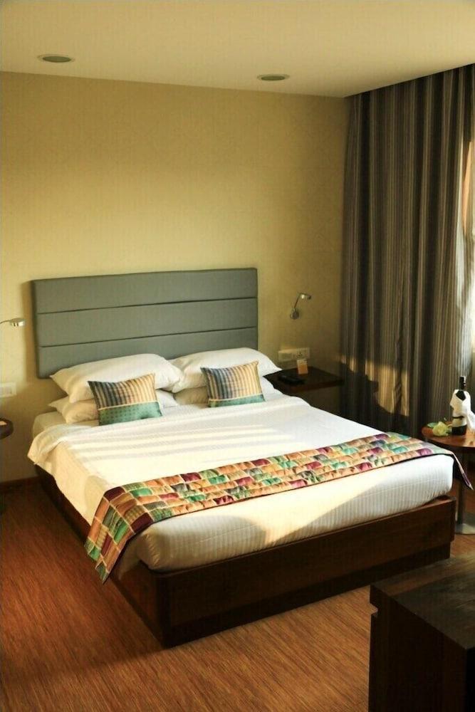 Keys Prima By Lemon Tree Hotels, Pimpri, Pune Buitenkant foto